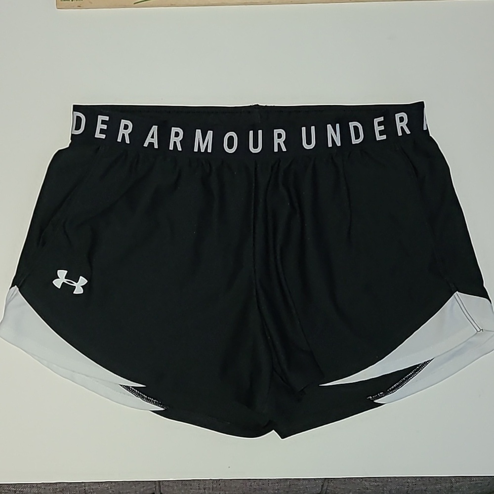 Under Armour Athletic Shorts‎ Size M